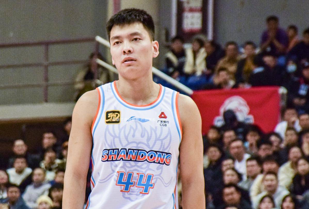 包含山东男篮迎英超关键赛,关键时刻防线松动,管理层满意,年轻球员得到机会的词条