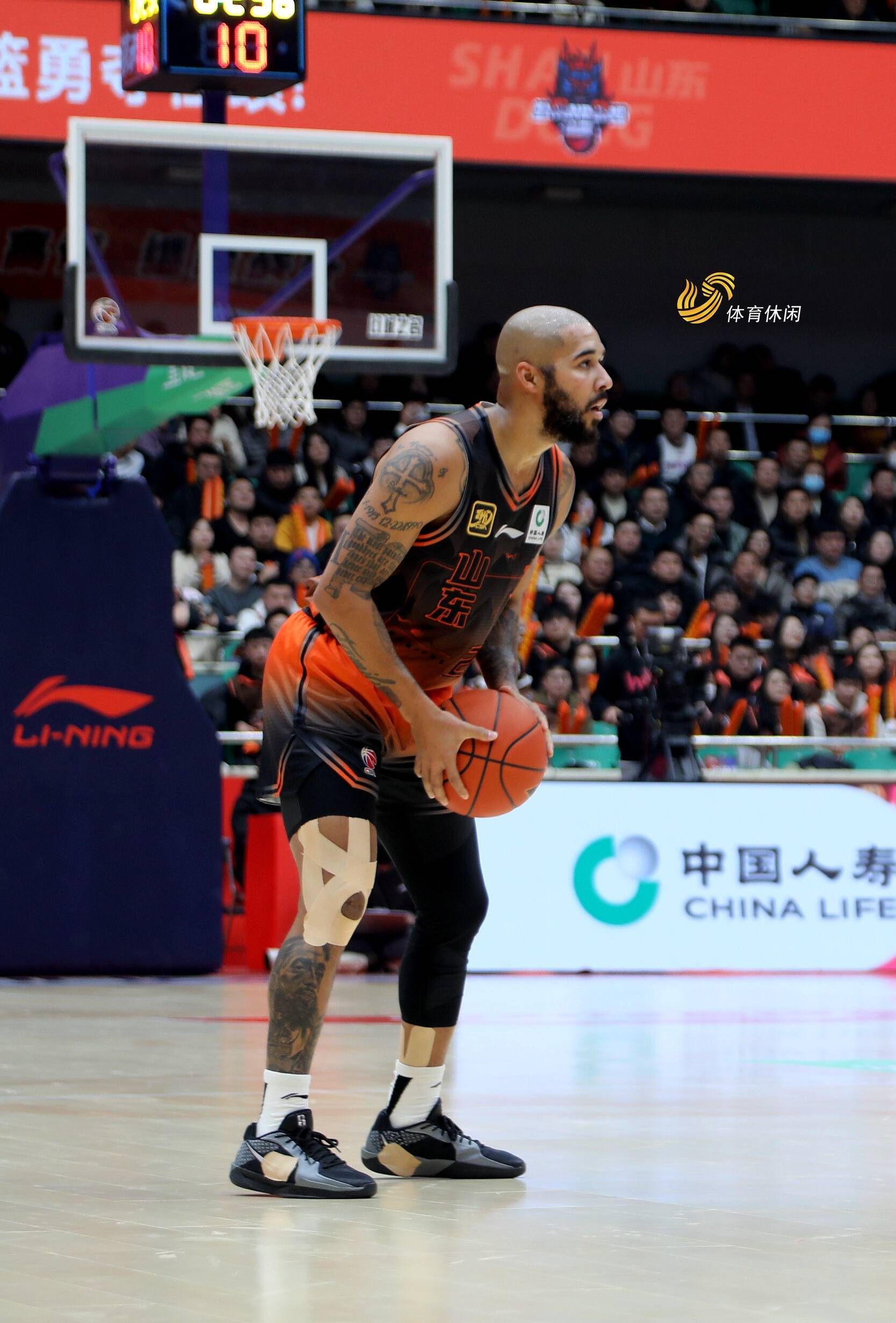 山东男篮迎NBA季后赛关键赛；转会期绝杀压哨；底气十足；年轻球员得到机会的简单介绍