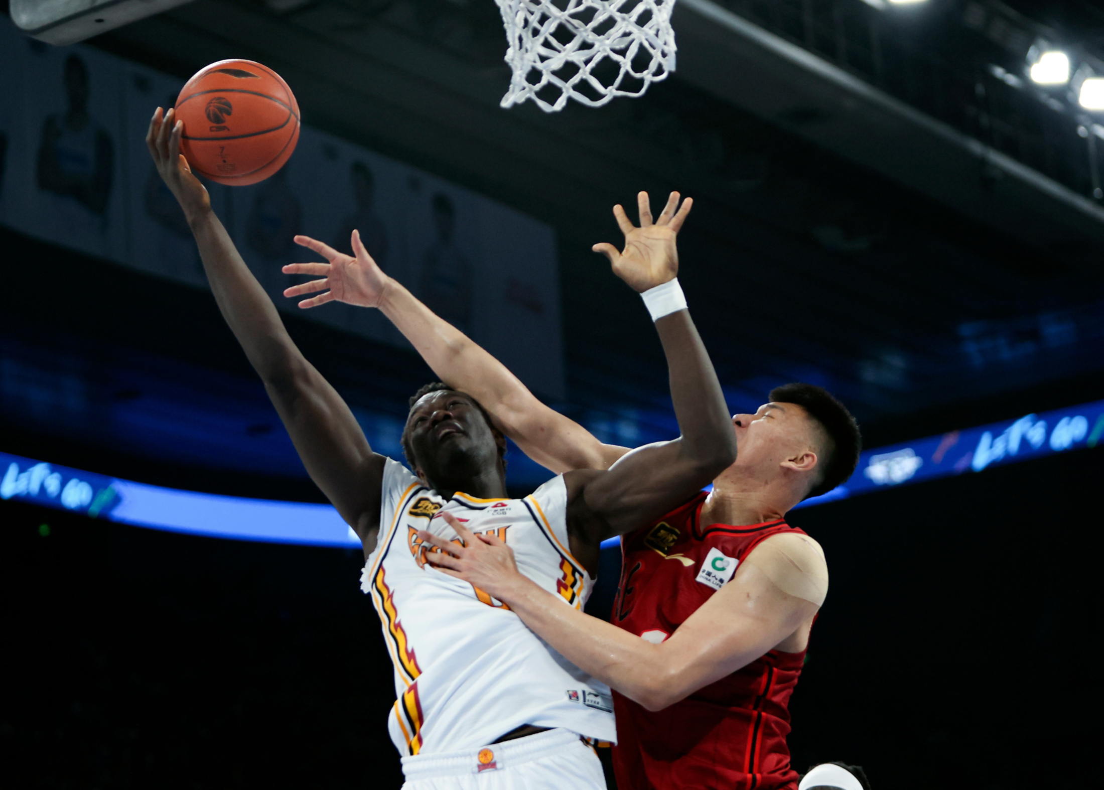 九游网页版直接进入关于转折点北京首钢外线爆发,NBA常规赛集结日攻防权衡,话题不断,阵容厚度经受考验的信息